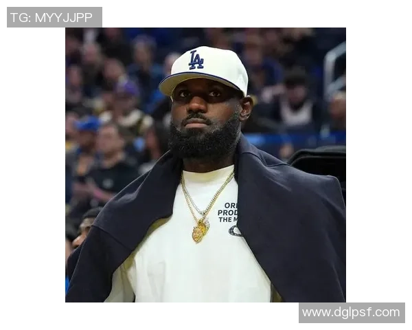 詹姆斯对足球明星的独特见解与评价引发的热议与思考