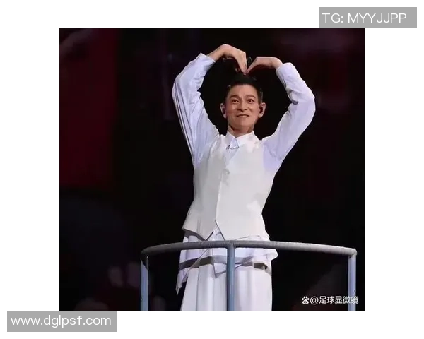 香港足球明星队刘德华携手球迷共创足球梦想盛宴