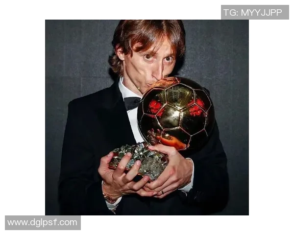 震惊世界足球界传奇球星意外去世引发全球哀悼与追忆